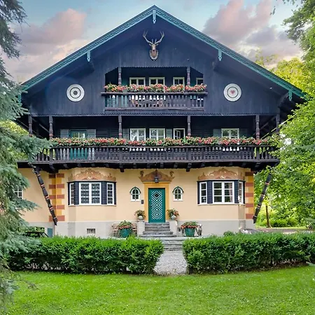 Zollhaus 3*