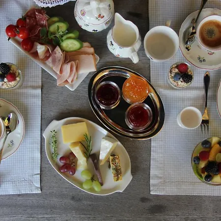 Zollhaus Bed & Breakfast *